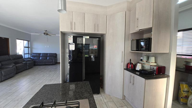 2 Bedroom Property for Sale in Gateway Manor North West